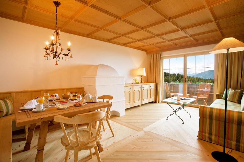Hotel Laerchenhof Natur Seefeld in Tirol Habitación foto